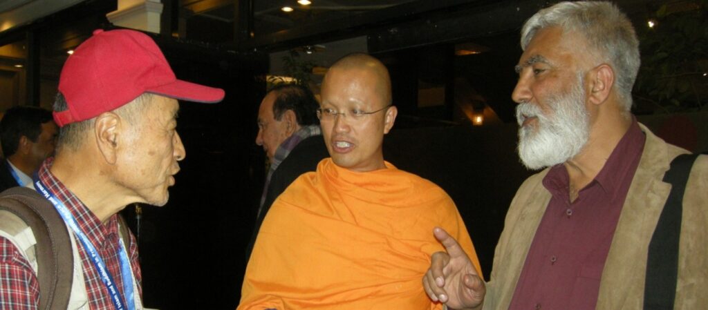 sokorea-bikshotajlanda-saeedpakistana-dum-konferenco-1024x449 D-ro So Gilsu vizito al Pakistano en la Marto de 2014